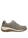 Zapato de cuero taupe, diseño atemporal para un look relajado.