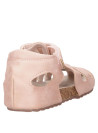 Sandalia infantil rosada para niña, estilo casual, ideal para paseos y juegos.