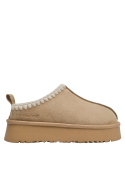 Pantuflas cómodas en color beige, recomendadas para actividades diarias y descanso en casa.