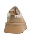 Calzado sintético beige para mujer, ideal para días fríos con forro de chiporro.