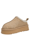 Pantuflas beige mujer estilo casual para uso diario con diseño cómodo y elegante.