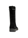 Calzado negro mujer con diseño en cuero, perfecto para looks casuales y comodidad diaria.
