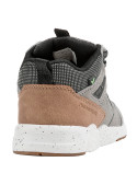 Calzado gris para niño, estilo casual, perfecto para explorar la ciudad.