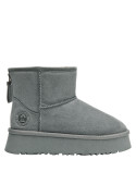 Pantuflas cómodas grises para mujer, estilo natural, ideales para combinar con ropa ligera en casa.