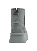 Calzado cómodo gris para mujer, estilo casual, perfecto para uso diario en interiores.