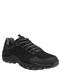 Zapatillas sintéticas negras para hombre, estilo casual, perfectas para combinar con jeans o pantalones cargo.