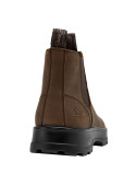 Botín masculino Panama Jack en cuero café, diseño clásico, perfecto para looks casuales y refinados.