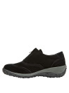 Calzado de cuero negro para mujer, textura suave, ideal para combinar con ropa fresca.