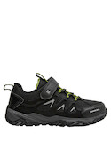 Zapatilla outdoor negra para niño, perfecta para aventuras y retos en la vida urbana.