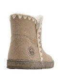 Botín beige con detalles sutiles que aportan un toque rústico, perfecto para un look auténtico.