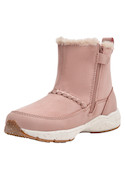 Botín rosado de textil suave para niña, ideal para actividades casuales y exploraciones.