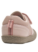 Zapatilla para niña de estilo casual, color rosado, confeccionada en material sintético, ideal para aventuras.