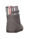 Vista lateral de botas grises para niña, con diseño plano y puntera redonda, perfectas para aventuras.