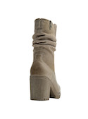 Bota beige de cuero para mujer, con punta redonda y detalles rústicos que aportan autenticidad.