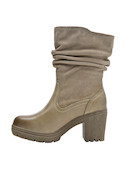 Bota de mujer en cuero beige, diseño con taco bloque de 8 cm que combina comodidad y estilo.