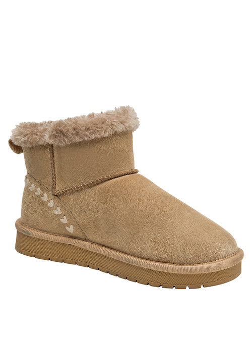 Botín camel en material sintético, diseñado para brindar comodidad durante todo el día.