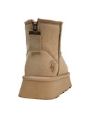 Botín sintético para mujer en tono camel, ofrece comodidad y calidez para un estilo de vida activo.