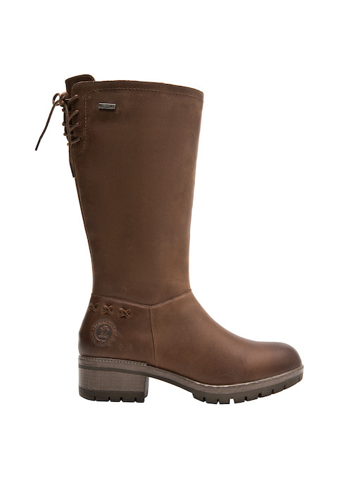 Bota de cuero café con punta redonda, diseñada para un look casual y aventurero.