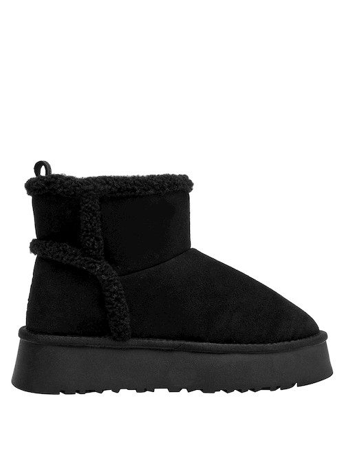 Botín sintético negro, estilo casual femenino, ideal para usar con vestidos fluidos o ropa cómoda.