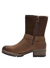 Bota de cuero en tono moro, con taco bloque de 4.5 cm, perfecta para un look diario cómodo.