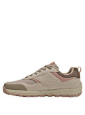 Zapatilla textil beige para mujer con diseño plano y detalles sutiles, perfecta para un look casual.