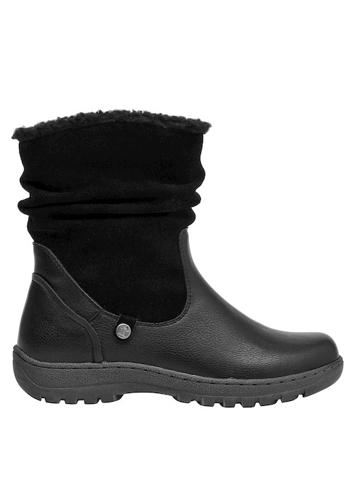 Detalle del tejido suave en la parte superior de las botas negras, añadiendo estilo y abrigo.