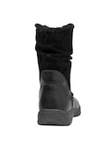 Parte superior de las botas de cuero negro, destacando el acabado suave y resistente.