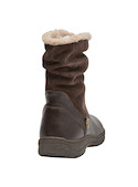 Bota de mujer en color moro, tacón plano de 4.5 cm, ofrece comodidad y resistencia en cada paso.
