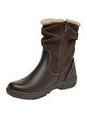 Bota de mujer en color moro, estilo casual, confeccionada en suave cuero, ideal para paseos urbanos.