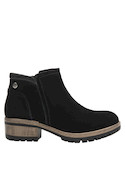 Botín negro de cuero suave, elegante y versátil para combinar con jeans o vestidos.