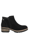 Botín negro de cuero suave, elegante y versátil para combinar con jeans o vestidos.