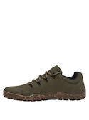 Zapatilla de estilo funcional en color verde, perfecta para combinar con jeans y camisetas casuales.