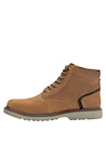 Botín de cuero camel con diseño de punta redonda, perfecto para un look moderno y casual.