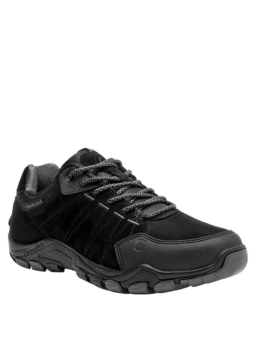 Zapatilla negra con textura suave, adecuada para un look casual con jeans o shorts.