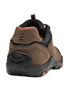 Zapatilla de estilo urbano en color café, ideal para actividades diarias con comodidad y resistencia.