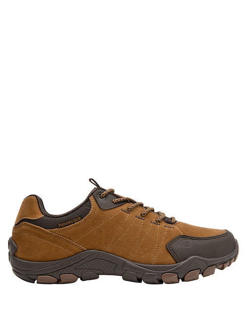 Zapatilla de hombre en color camel, estilo urbano con punta redonda, ideal para combinar con ropa casual.