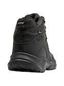 Botín outdoor negro para hombre, perfecto para aventuras al aire libre con estabilidad en terrenos variados.