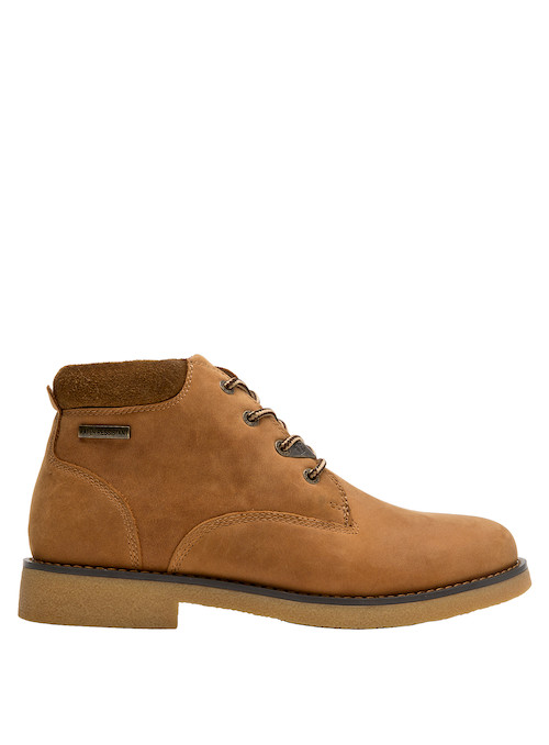 Botín de cuero camel, taco plano de 4 cm que asegura confort en cada paso.