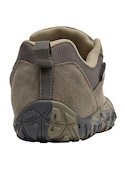 Zapatilla masculina de cuero verde, con suela plana y punta cuadrada, adecuada para paseos casuales.