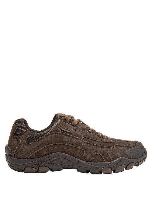 Zapatilla de hombre en color moro, diseñada para ofrecer confort en cualquier aventura.