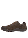 Zapatilla de estilo casual en color moro, ideal para actividades al aire libre.