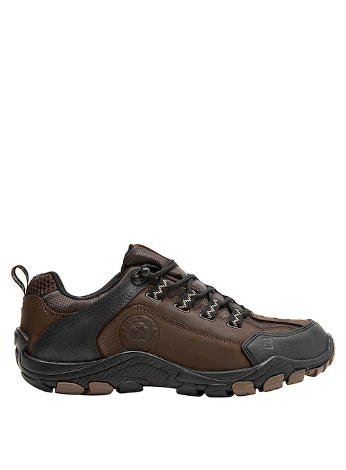 Zapatilla para hombre en cuero moreno, estilo moderno y funcional, adecuada para explorar la ciudad.