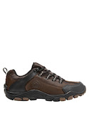 Zapatilla urbana de cuero, diseño sofisticado en color moreno, combinación perfecta con pantalones cargo.