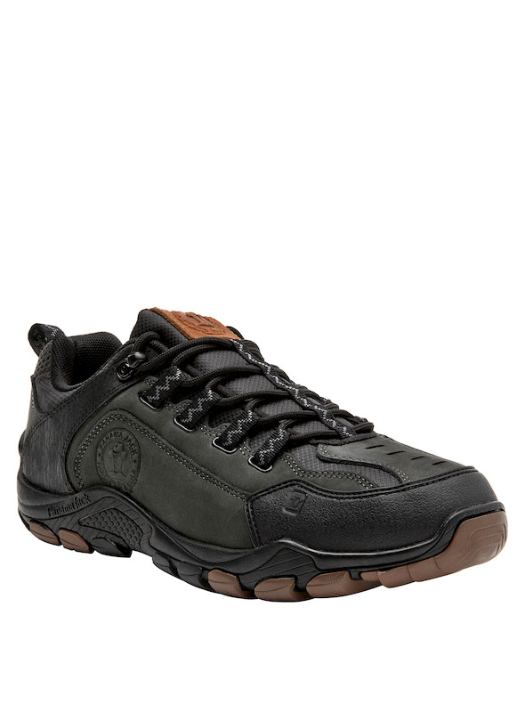 Zapatilla urbana de cuero, combina bien con pantalones cargo y camisetas.