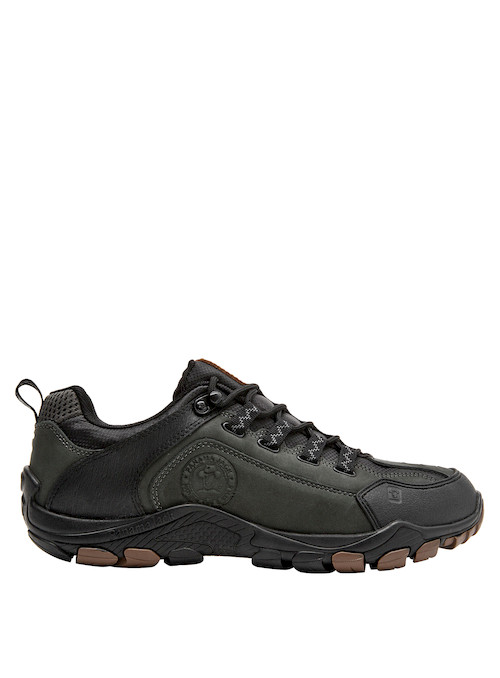 Zapatilla urbana de cuero, combina bien con pantalones cargo y camisetas.