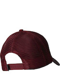 Gorra unisex roja de algodón, diseño natural, perfecta para explorar en climas cálidos.