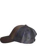 Jockey unisex color café, visera semi curva, adecuado para actividades recreativas al aire libre.