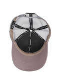Jockey unisex color café de algodón, estilo casual, ideal para actividades al aire libre.