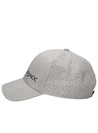 Jockey gris unisex con broche ajustable, funcional para días soleados.