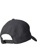 Gorra unisex gris con logotipo bordado, diseño casual, perfecta para exploraciones en la ciudad.